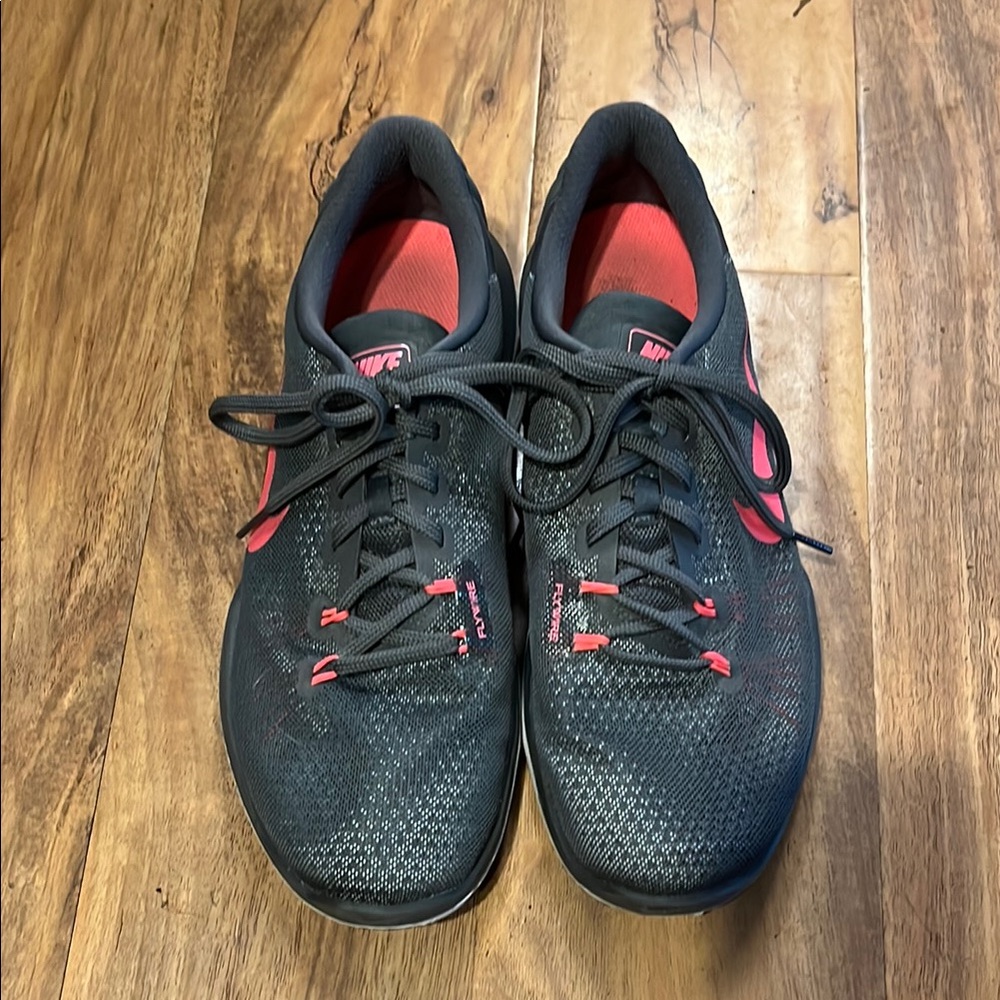Nike Men's Black and Red Running Shoes